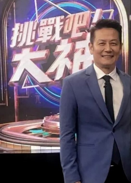 此穴只应天上有人间能有几回闻 - 每日1黑料海报